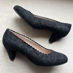 BeautiFeel Estella Black Chantilly Suede Pumps Women EU 38 US 7 - 7.5 Scalloped